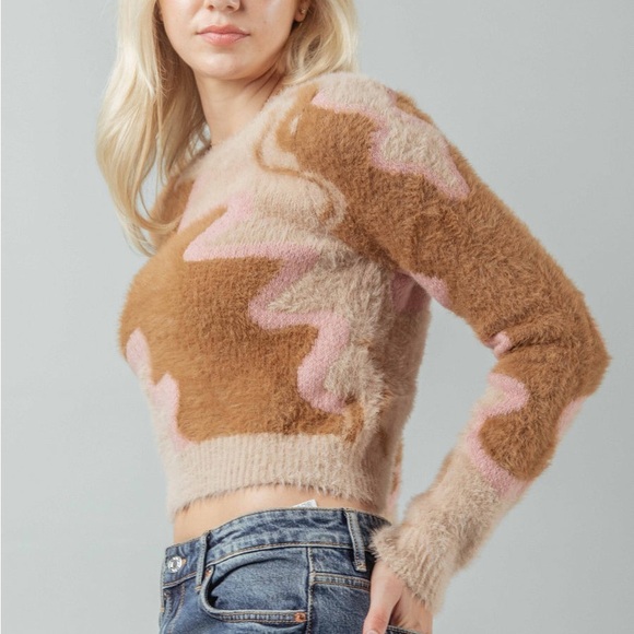 VEry J. WAVE PATTERN CROP KNIT SWEATER TOP - Picture 2 of 5
